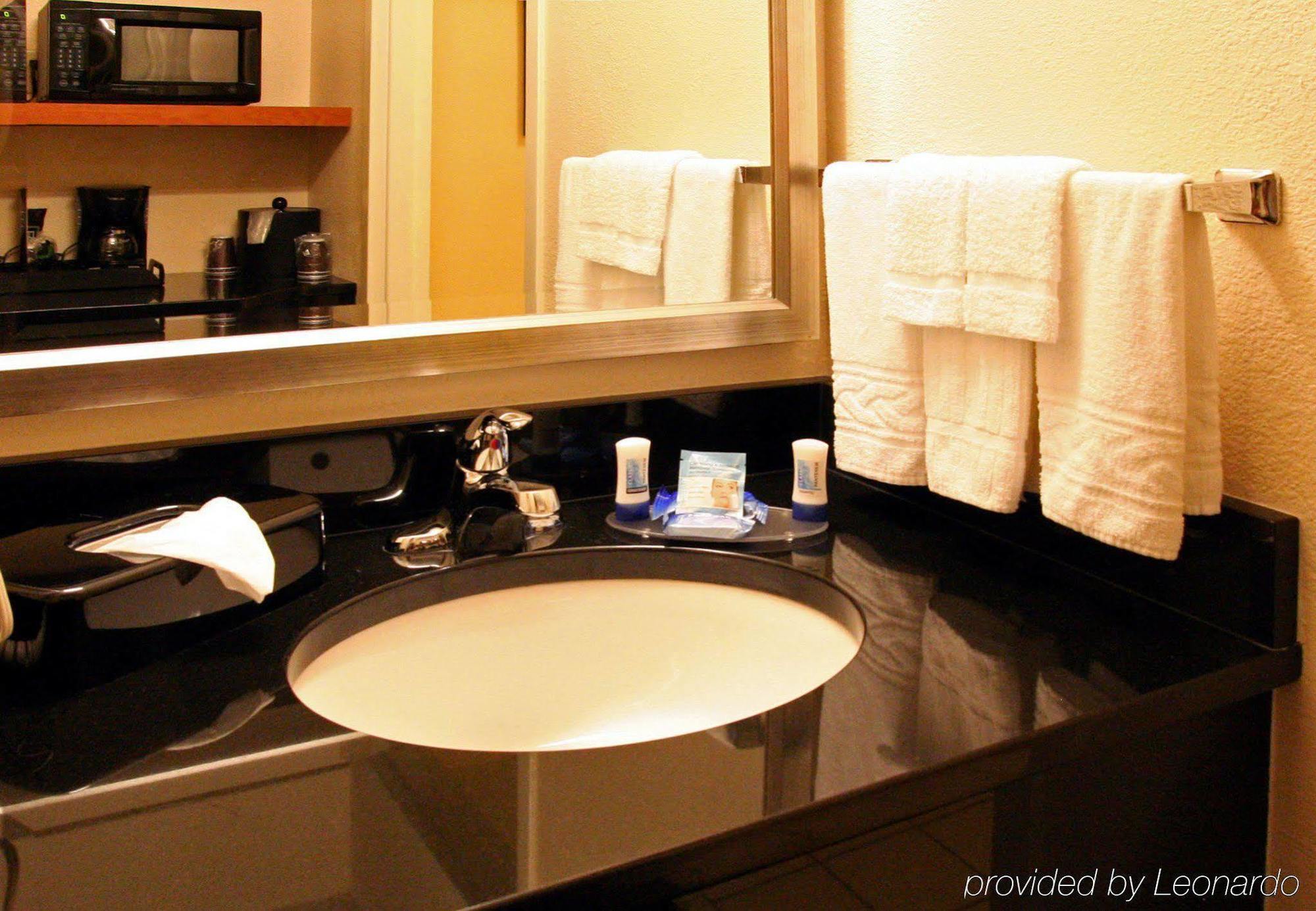 Fairfield Inn & Suites Hilton Head Island Bluffton Room photo